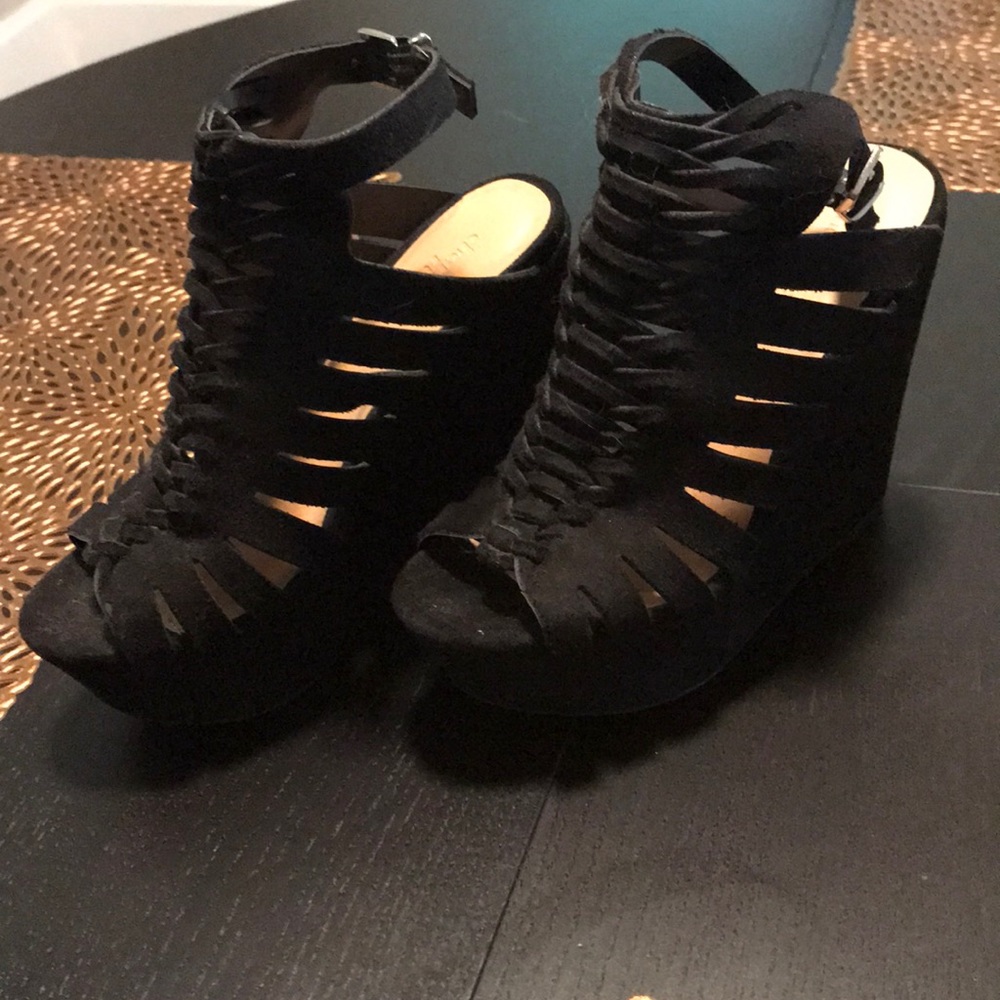 Black wedge hells